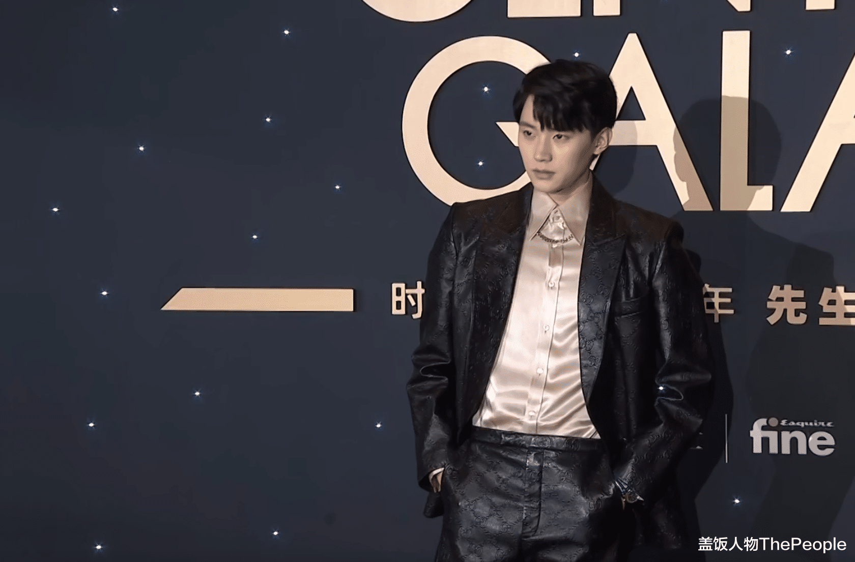 火龙果|时尚先生红毯女星抢镜：有人穿成火龙果，还有人发型撞款潘长江