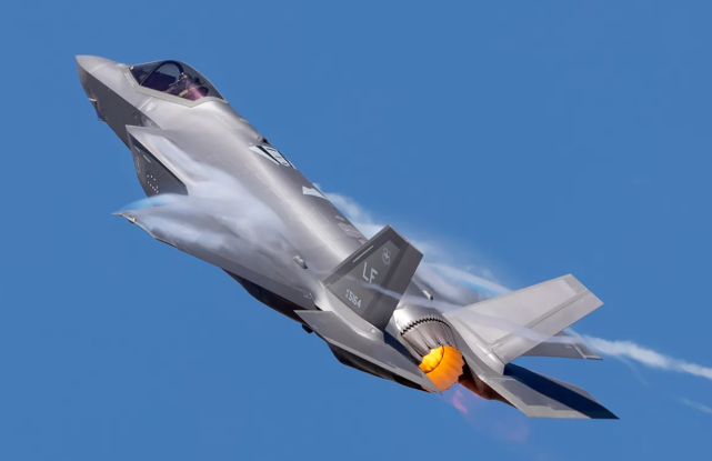 F-35|拜登收到噩耗，阿联酋暂停与美230亿军售谈判，为华为不要F35？