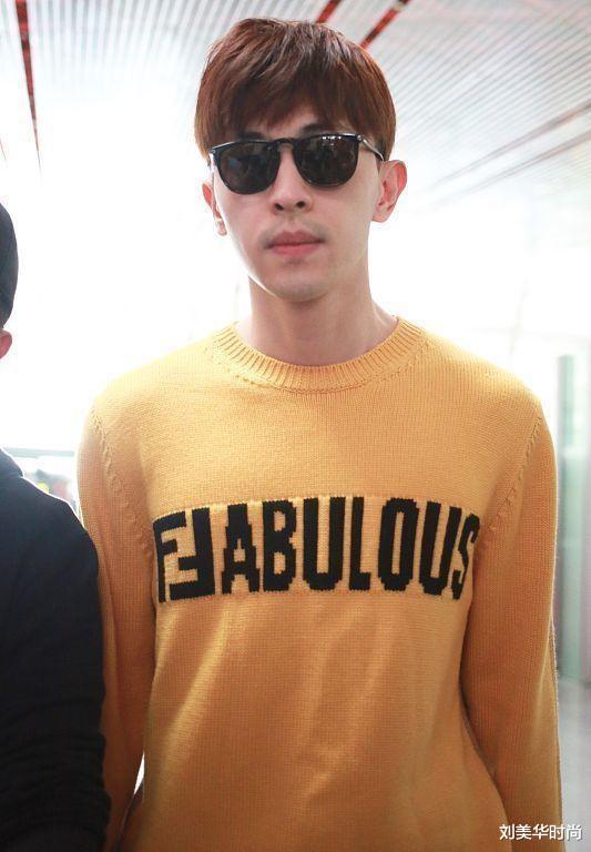 刘美华时尚|邓伦真的好大胆，留胡茬戴墨镜，穿休闲的服装都不像明星了