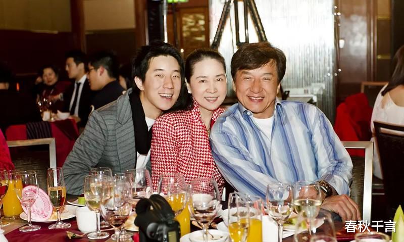 成龙|成龙女儿吴卓林：父亲拒认，母亲虐待，现实版“被嫌弃的一生”