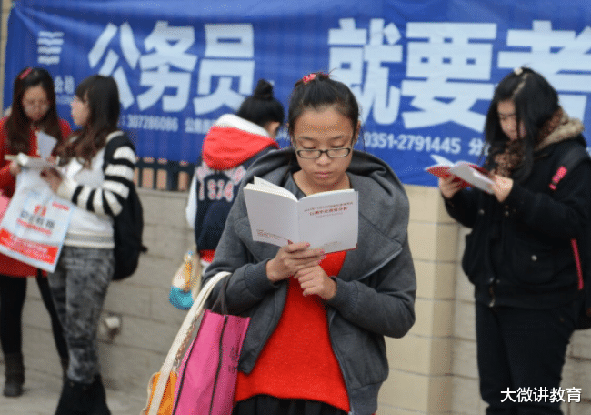 应届生|应届生迎来好消息，三类学生的机会来了，或将免试成为公务员