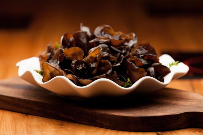 肝脏|53岁男子确诊肝癌，一个月后离世，医生：2种食物常吃，铁打的肝也顶不住