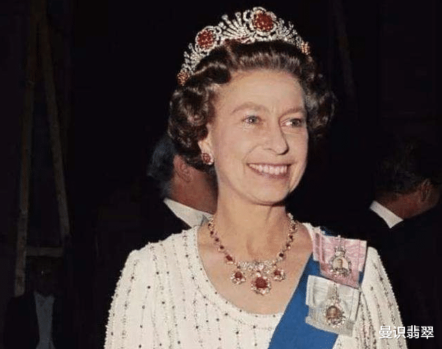 曼识翡翠 欧洲皇室为何偏爱红宝石？因为它们哪怕历史再悠久，依旧能彰显高贵与奢华！