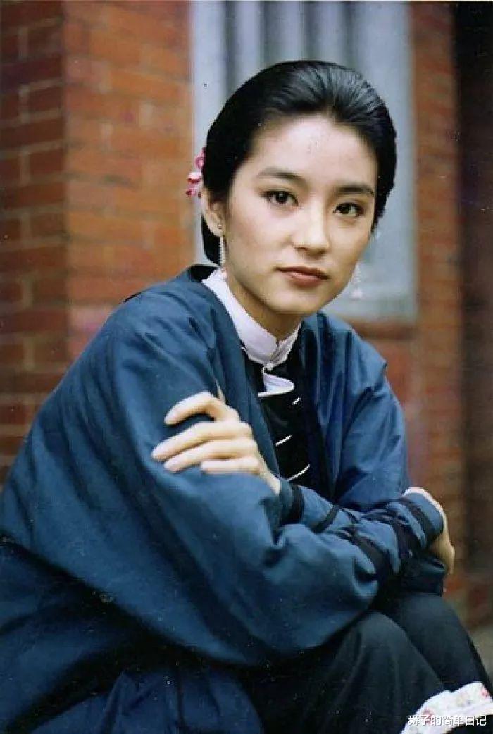 舜子的简单日记|67岁林青霞依旧美丽，直面衰老，优雅的老去才是最体面的人生