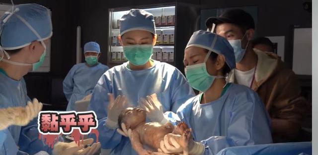 星空下的仁医|《星空下的仁医》Eman早夭儿子原来是道具宝宝！太逼真吓坏网友