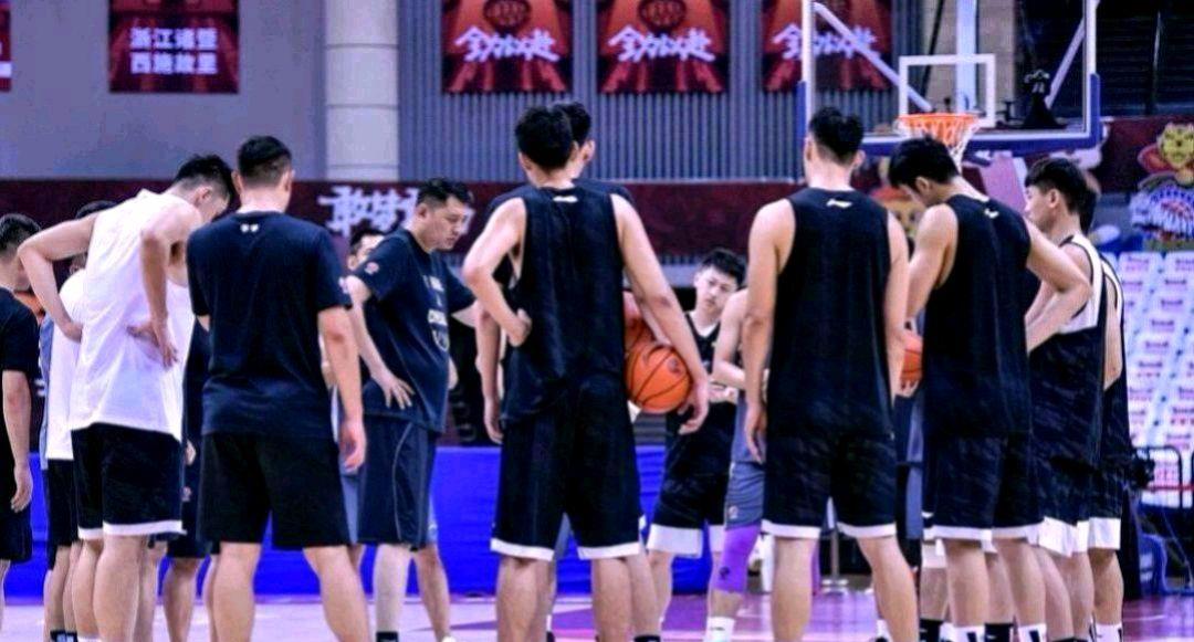 关志玲时尚小助手|高速接手烂摊子！曝山东30天内不还钱，球员可解除合同，这咋办？