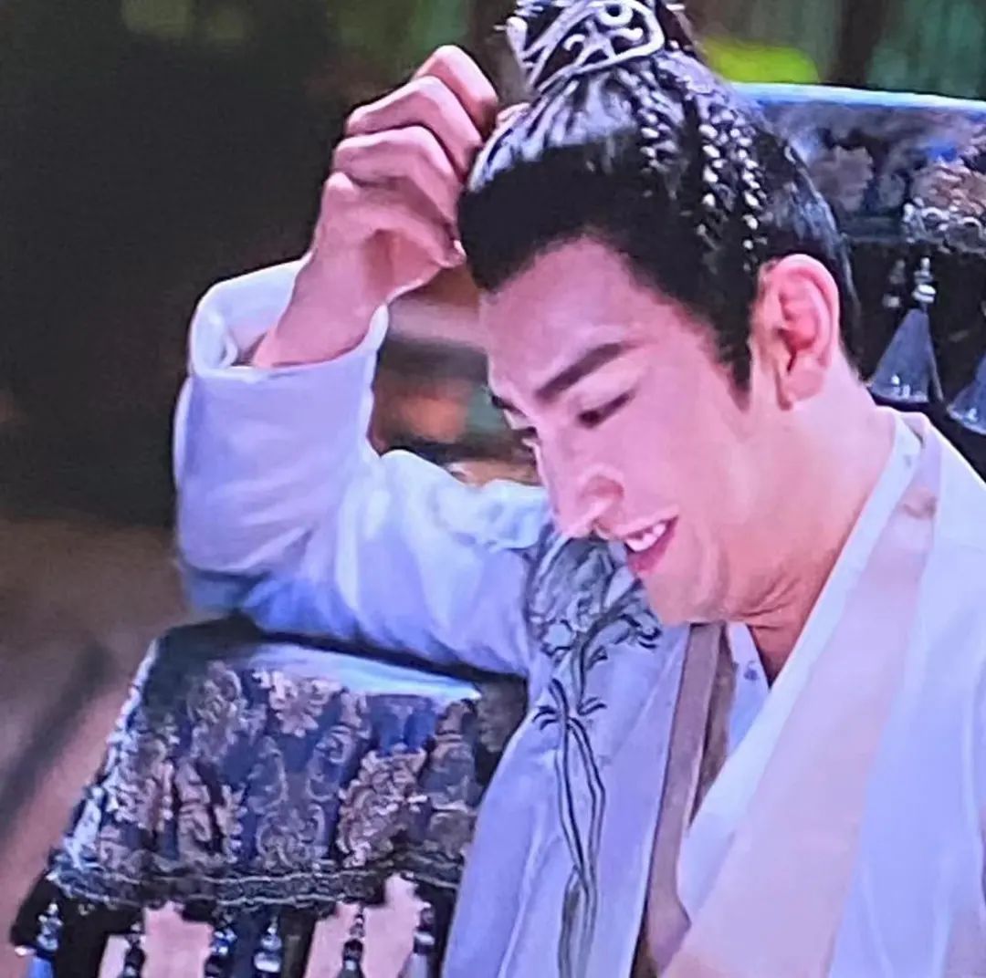 李沁|又油又丑，他咋还资源这么好