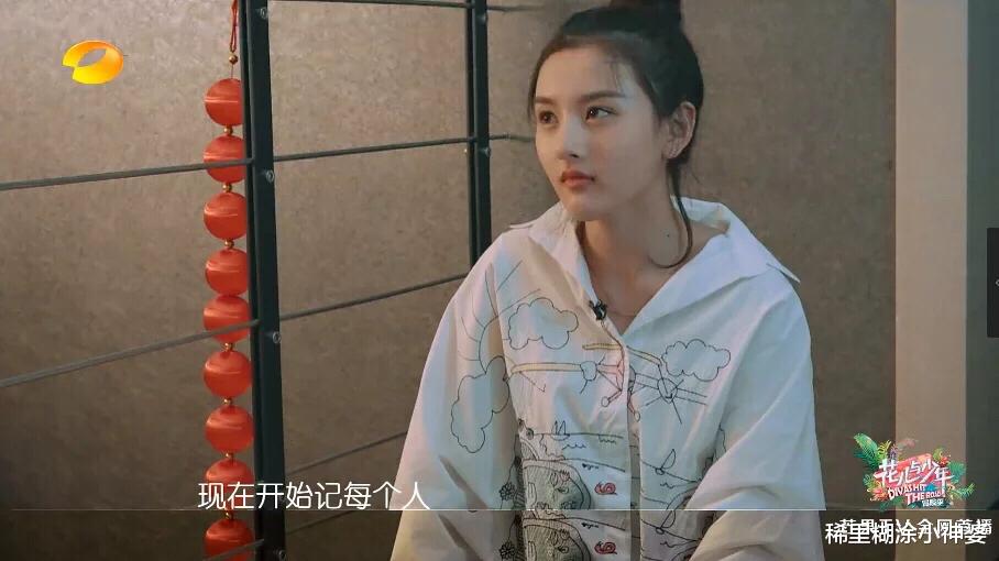 丁剑剑|宋祖儿生图，排骨胸清晰可见，但是湿身后上半身的凹凸一样不少