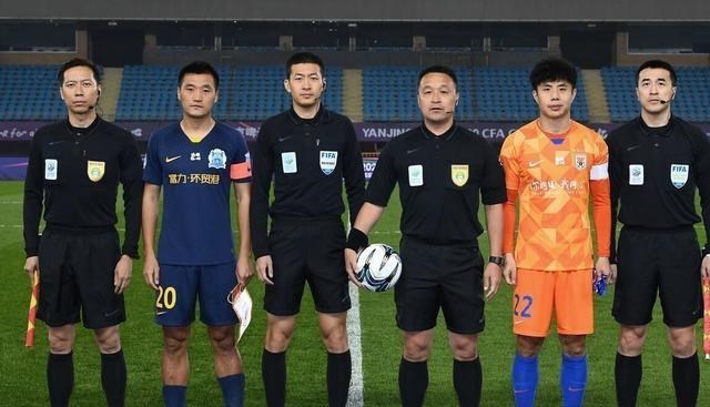 憨爸爸育儿|良心哥执法泰山队比赛，视频裁判也是老熟人，翻版去年足协杯决赛