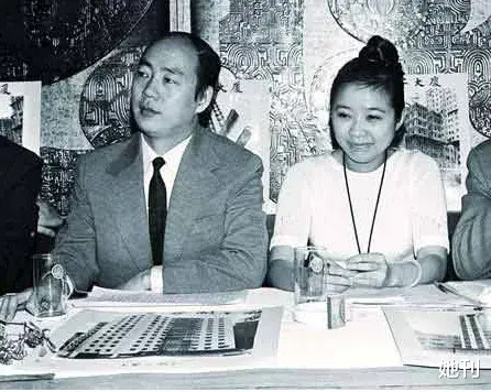 情侣 为骗子豪掷32亿的亚洲第一女首富，她的爱情看哭全网