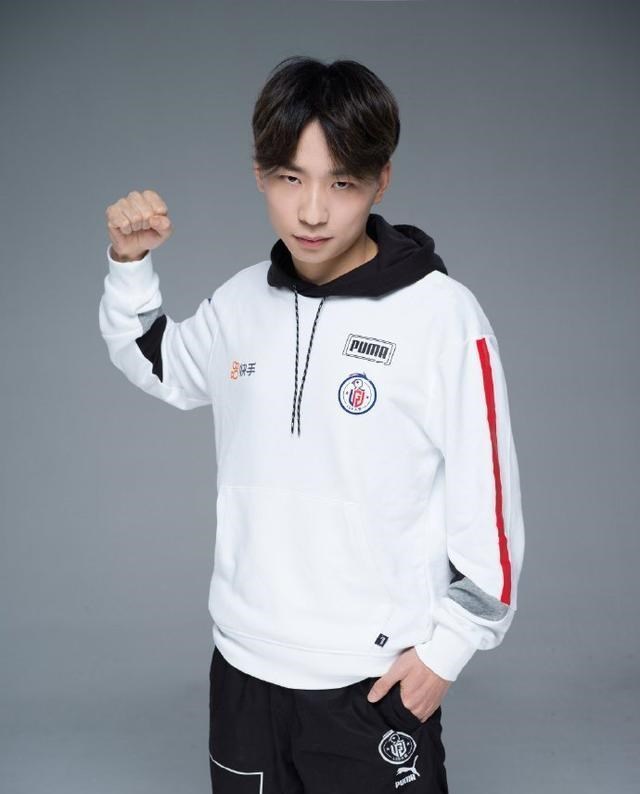 小翔很忙|LGD大鹅挂牌四人,两个首发两个替补,下届kpl将围绕江城重建!