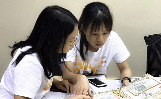 赵雅芝|湖科女生撞脸刘亦菲，私照在网上走红，学校连“宣传费”都省了