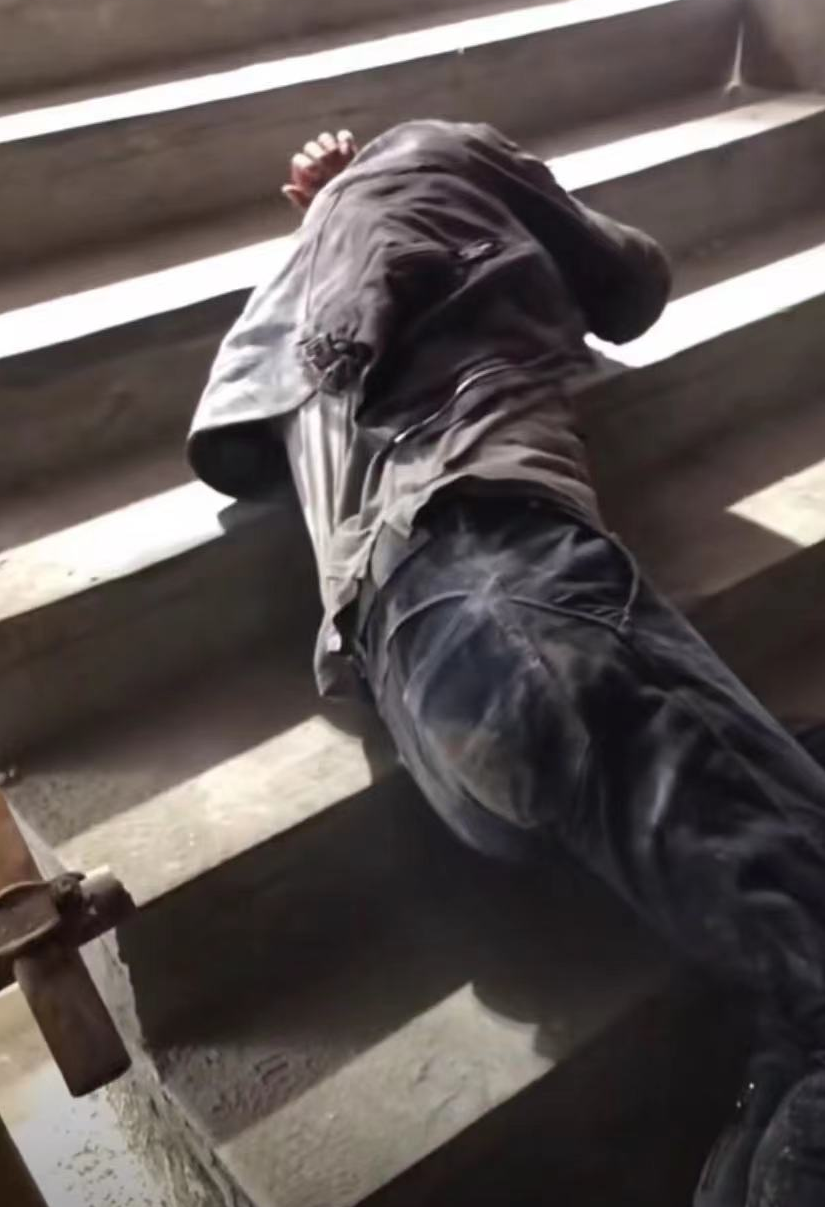 美颜|剧组让替身重摔向水泥地!无防护画面残忍,网友怒批不拿替身当人