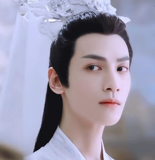 罗云熙|罗云熙又挑对新剧本了，不仅造型惊艳，人设美强惨，女主曾是模特