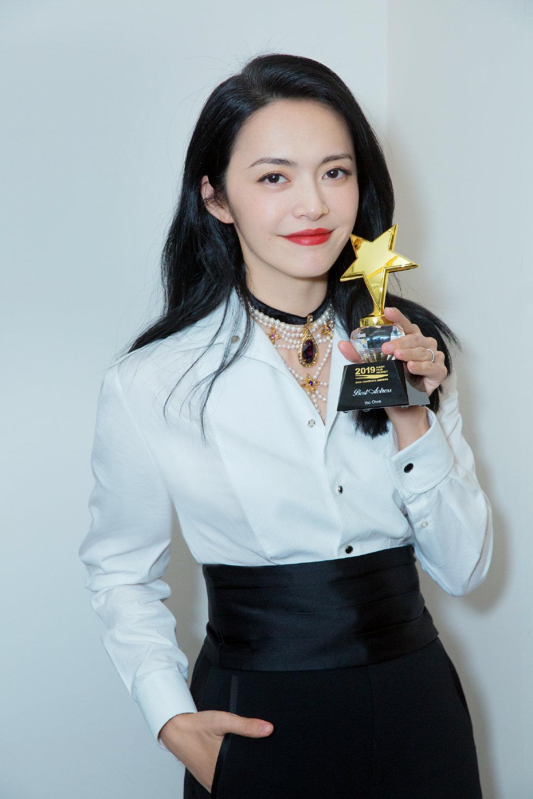 混搭时尚Anna|孟晚舟出庭T台秀，穿香奈儿套装尽显贵族气质，艳而不俗气场十足