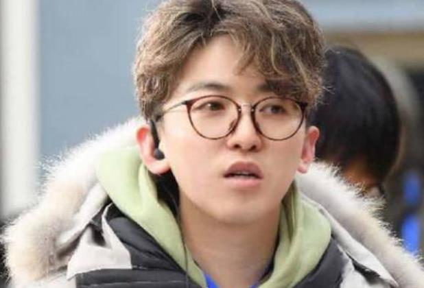 宋雨琦|宋雨琦砸baby脸吐口水后，后台拿开水倒助理，有后台撑腰做事嚣张