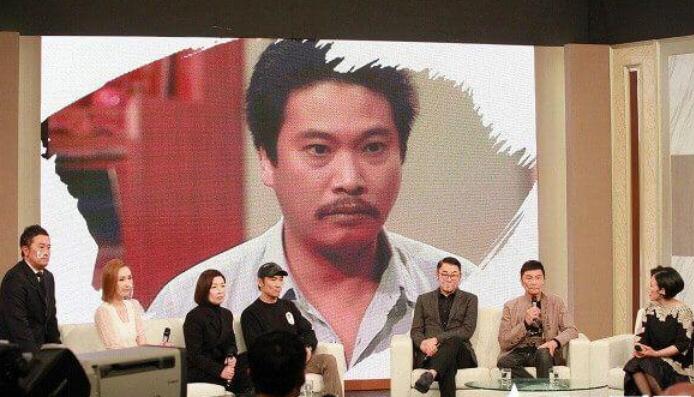 周星驰|吴孟达灵堂内景直击：周星驰花圈摆放醒目，四字寄语衬托星爷心情