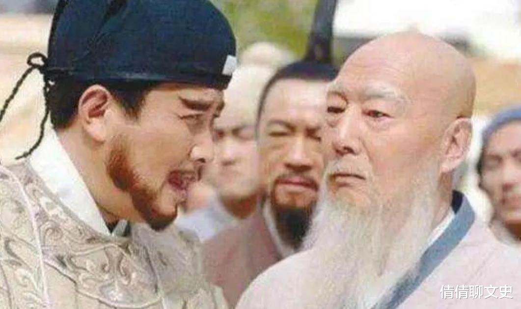 朱元璋|朱元璋拜佛时问方丈，朕也需要下跪吗？方丈回了8个字救了全寺人