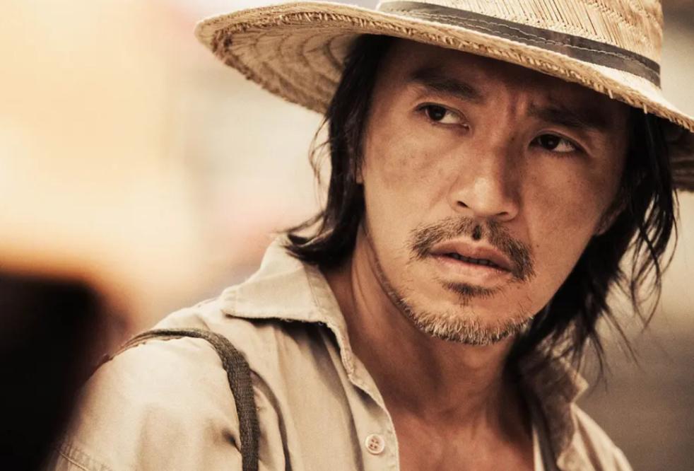 周星驰|周星驰新恋情疑曝光！富豪派对邂逅17岁港姐，带其上亿元游艇约会