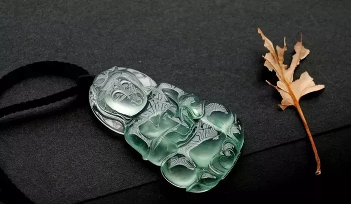 冰种翡翠|玻璃种翡翠和冰种翡翠您会选哪个