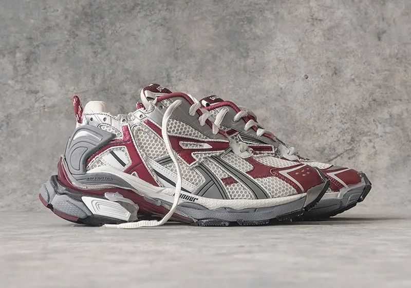 难舍离断 巴黎世家与kith联名的runner复古跑鞋是爆款还是丑笨的抄袭 都说像亚瑟士!!!