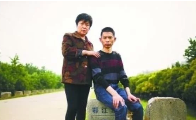 |那位割肝救儿，感动中国的“暴走妈妈”，11年过去了她现状怎样？