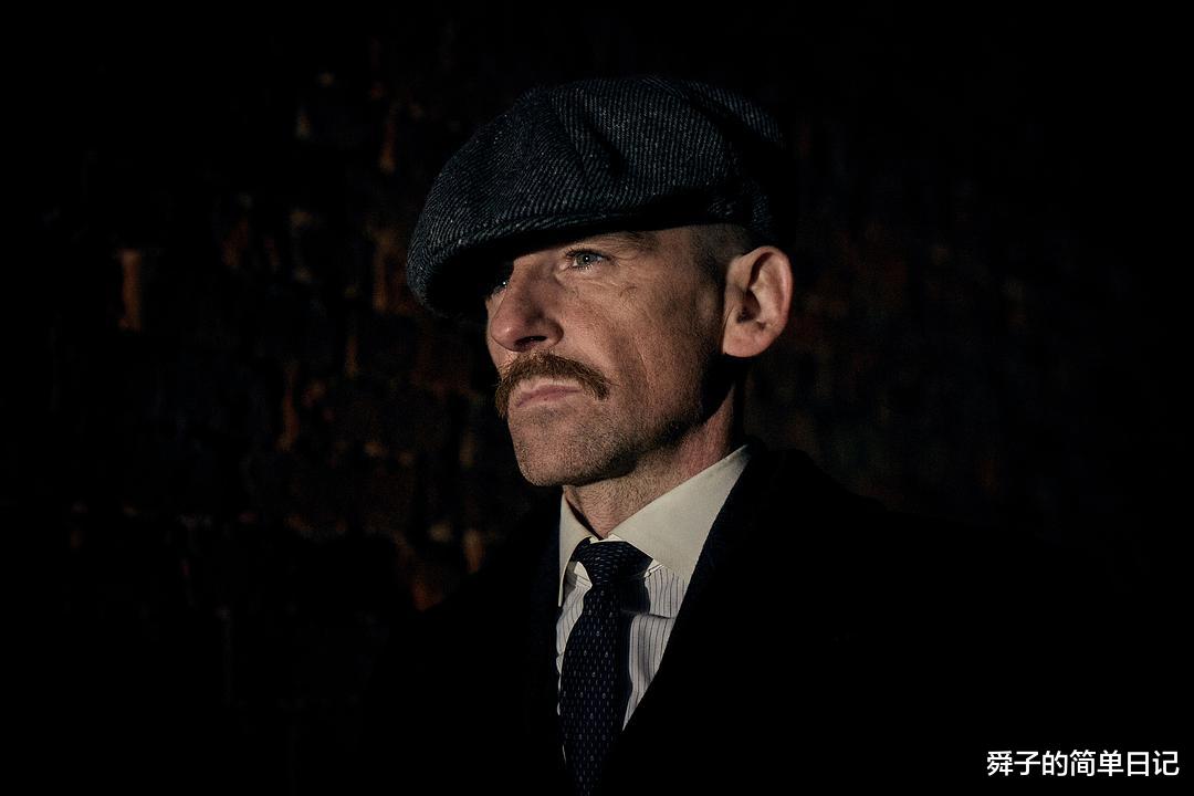 警察|只能用惊艳来形容，这部主打黑帮题材的英剧，彻底打破我们的认知