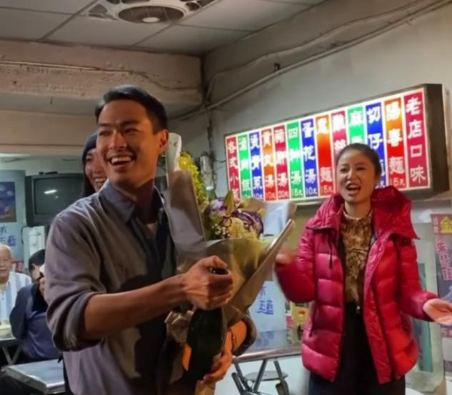 林心如|44岁林心如曝近况，满面油光法令纹深，穿红棉袄像乡村大妈