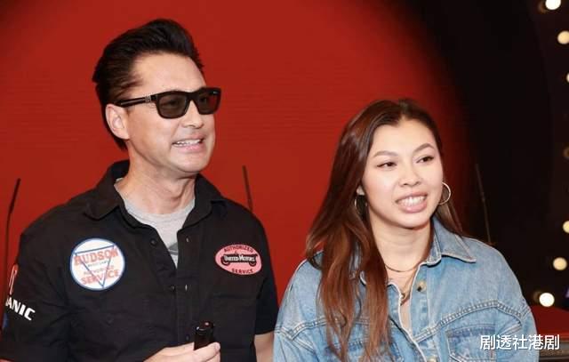 何赛飞|香港人气女星首次带未婚妻亮相综艺，明年将在国外结婚，父亲王敏德大感激动