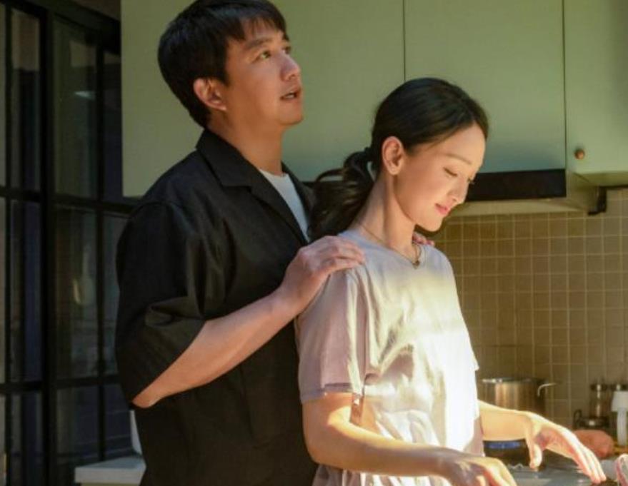 孙莉|黄磊女儿多多健身房被偶遇,15岁身材姣好,孙莉为其压腿超专业