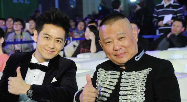 肖战|60岁天王刘德华近期原图曝光，手缠纱布引担忧