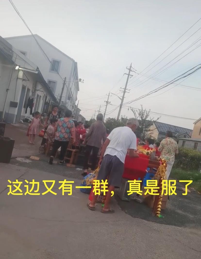 蔡宏志聊时尚|宁波老太太们露天念经，三伏天都不怕热，年轻人看不下去