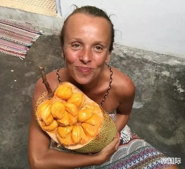 倪萍|情侣挑战3年不吃饭只吃水果，83公斤瘦到51公斤，网友：真狠