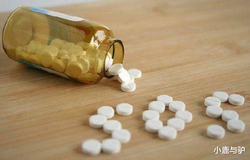 小鹿与驴|83岁老太投毒46岁智力缺陷儿子60粒安眠药，被捕时称：我养不动了