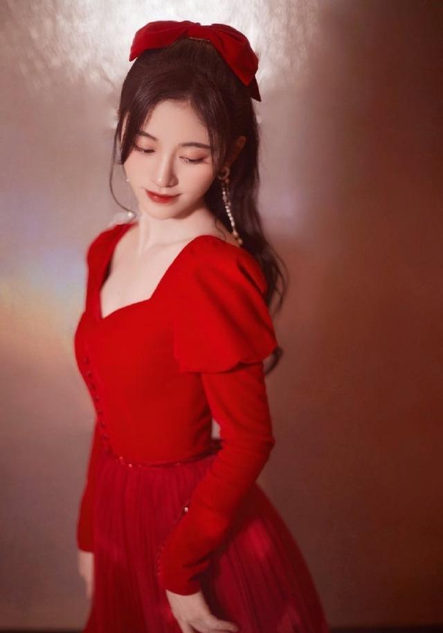 林更新|明星同穿小红裙，热巴艳丽，刘亦菲美成无法忘怀的风景线