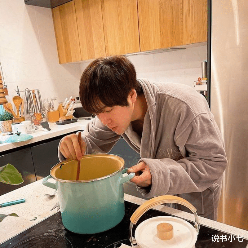 张根硕|5岁出道拍内衣，母亲欠缴2000亿，33岁发福无人理亚洲王子家里蹲