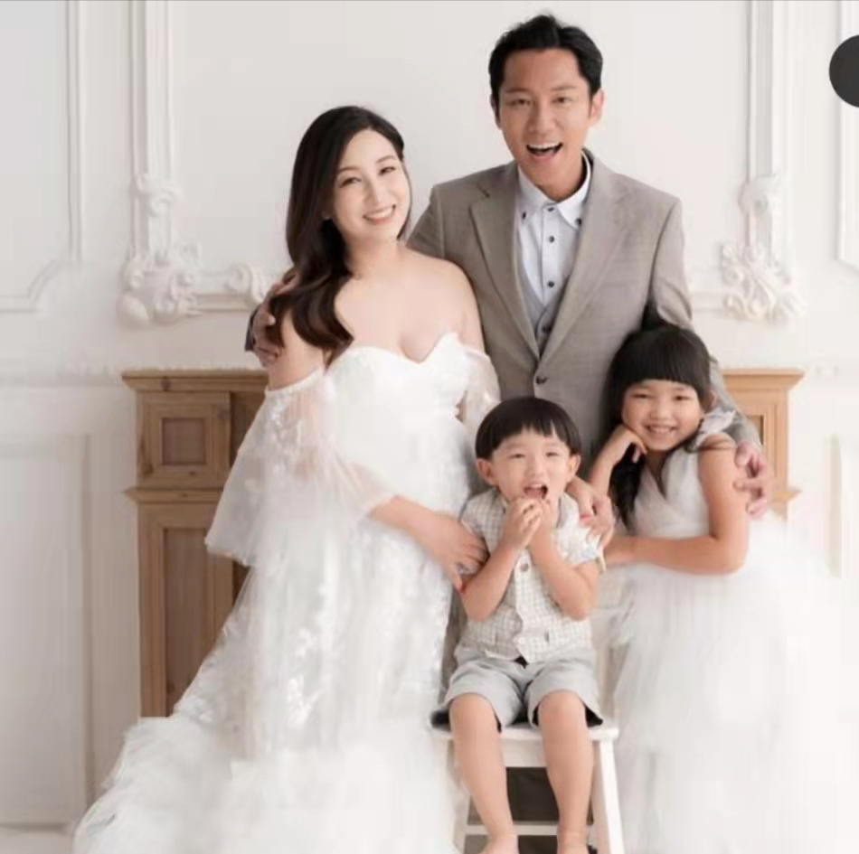 刘德华|刘德华干儿子喜迎三胎，老婆产后状态好，皮肤超级紧致显年轻