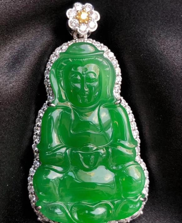 倾城匠心|翡翠封底到底是怎么回事，翡翠封底究竟是好是坏？