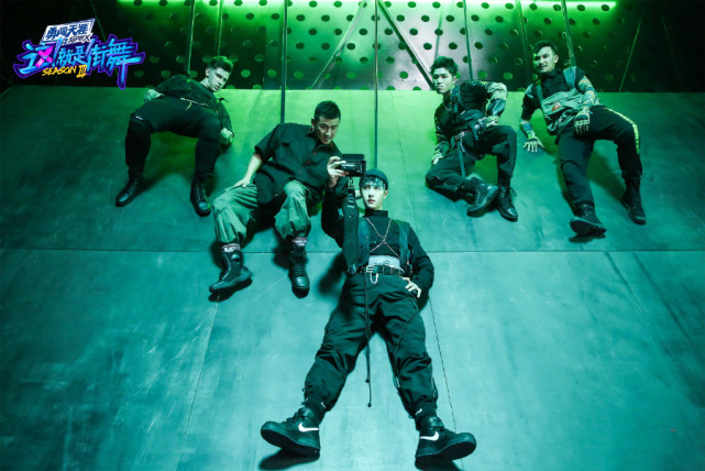 刘宪华|拿下封神榜一！刘宪华正面硬怼张艺兴、王一博，到底打了谁的脸？