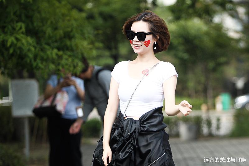 聚会|办公室的尴尬:被误解与美女同事穿情侣装