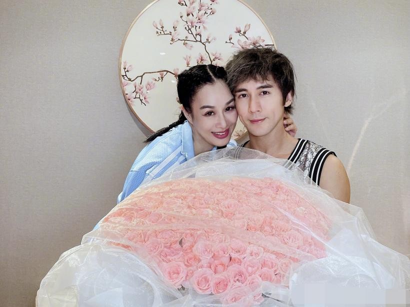 姚晨|钟丽缇老公挑战穿女装！撑满紧身裙秀大块肌肉，蹬掉高跟鞋好滑稽