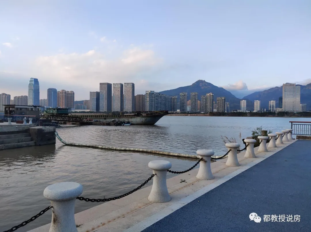仲恺|低于地价仍难卖，早买数月又亏惨，福州三江口地王时隔半年再降价