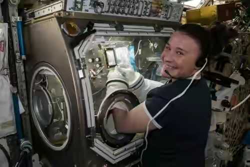 還記得國際空間站漏氣事件嗎？俄媒稱是美國女宇航員故意鉆瞭個孔-圖8