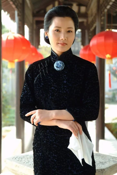 何赛飞|因长得太美无人敢追，父亲因她至今未娶，她的魅力究竟有多大？