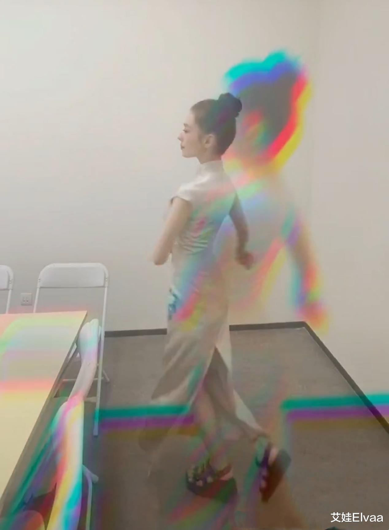 艾娃Elvaa|吉娜穿旗袍曲线迷人,满身刺绣显高贵,怪不得郎朗肯送DR钻戒