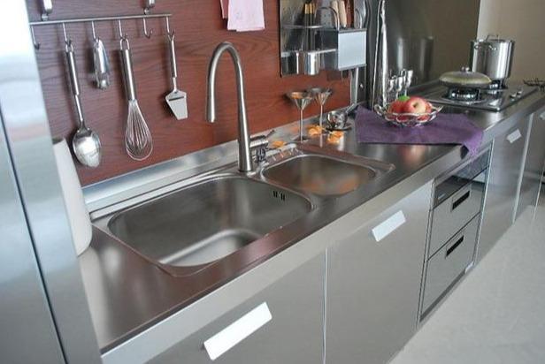 厨房台面要不要做挡水条？入住半年被坑惨了，很多人都装错了