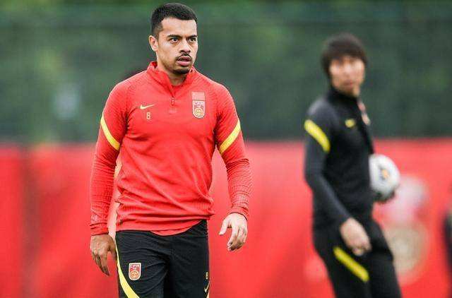 李霄鵬|李霄鵬集訓(xùn)突收壞消息，國足4大歸化集體解約，新帥最擔(dān)心事發(fā)生