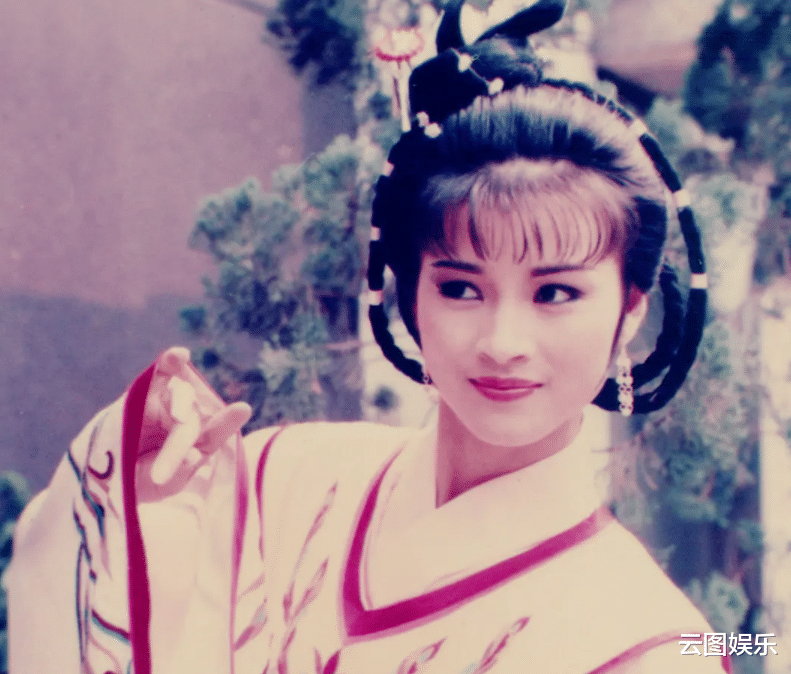 黎燕珊|亚姐冠军受伤紧急送医，被1.2万医药费吓退，忍痛转院苦等7小时