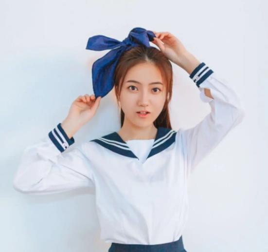 蔡徐坤|《心动4》洪成成旧照曝光,脸部肉嘟嘟更显清纯,唯独嘴巴没有变