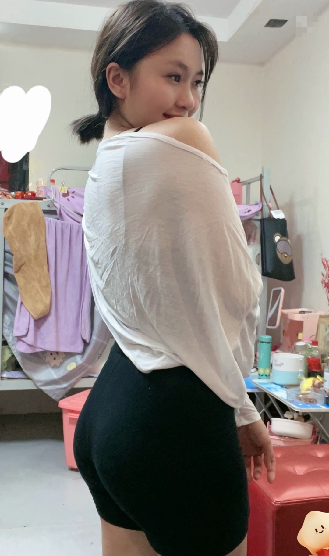 27君|宽松半透大T恤配上紧身短裤，修身又性感！